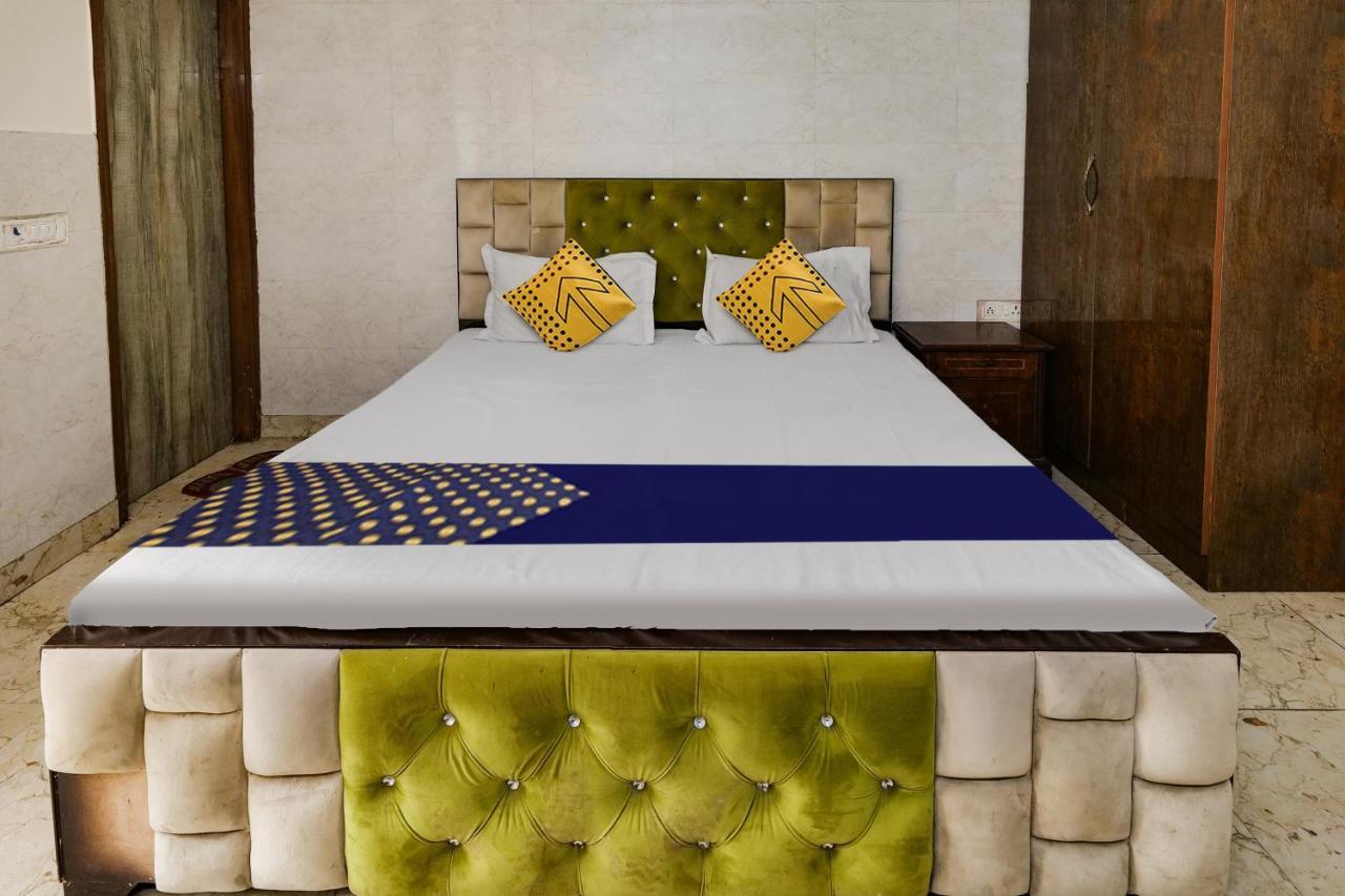 Oyo Flagship 81486 Hotel Mahalaxmi Guesthouse Нью-Дели Экстерьер фото