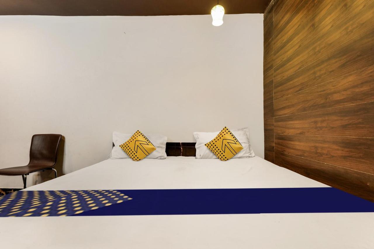 Oyo Flagship 81486 Hotel Mahalaxmi Guesthouse Нью-Дели Экстерьер фото