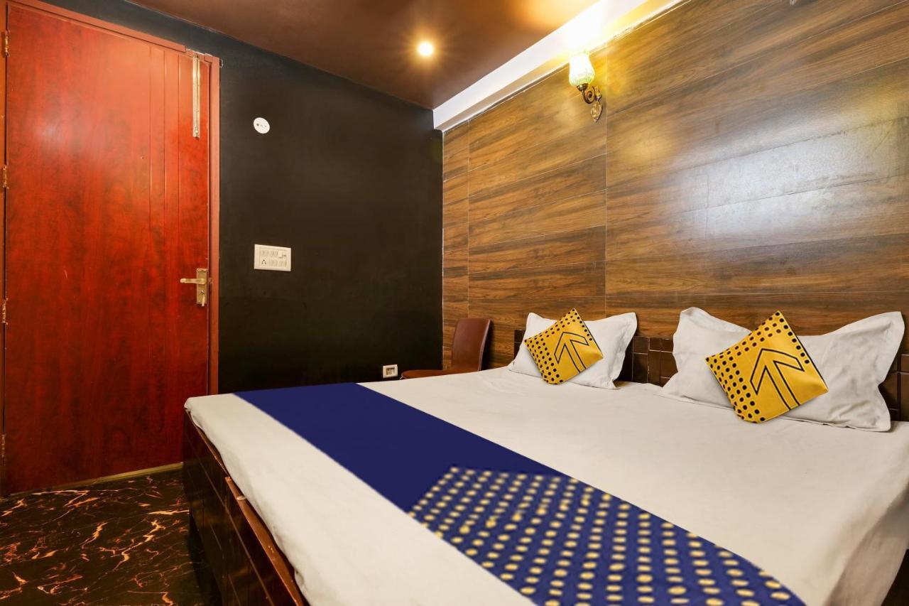 Oyo Flagship 81486 Hotel Mahalaxmi Guesthouse Нью-Дели Экстерьер фото