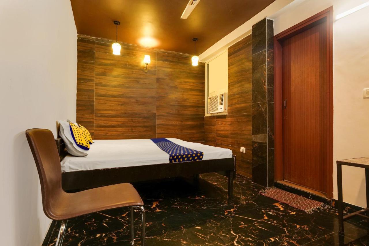 Oyo Flagship 81486 Hotel Mahalaxmi Guesthouse Нью-Дели Экстерьер фото