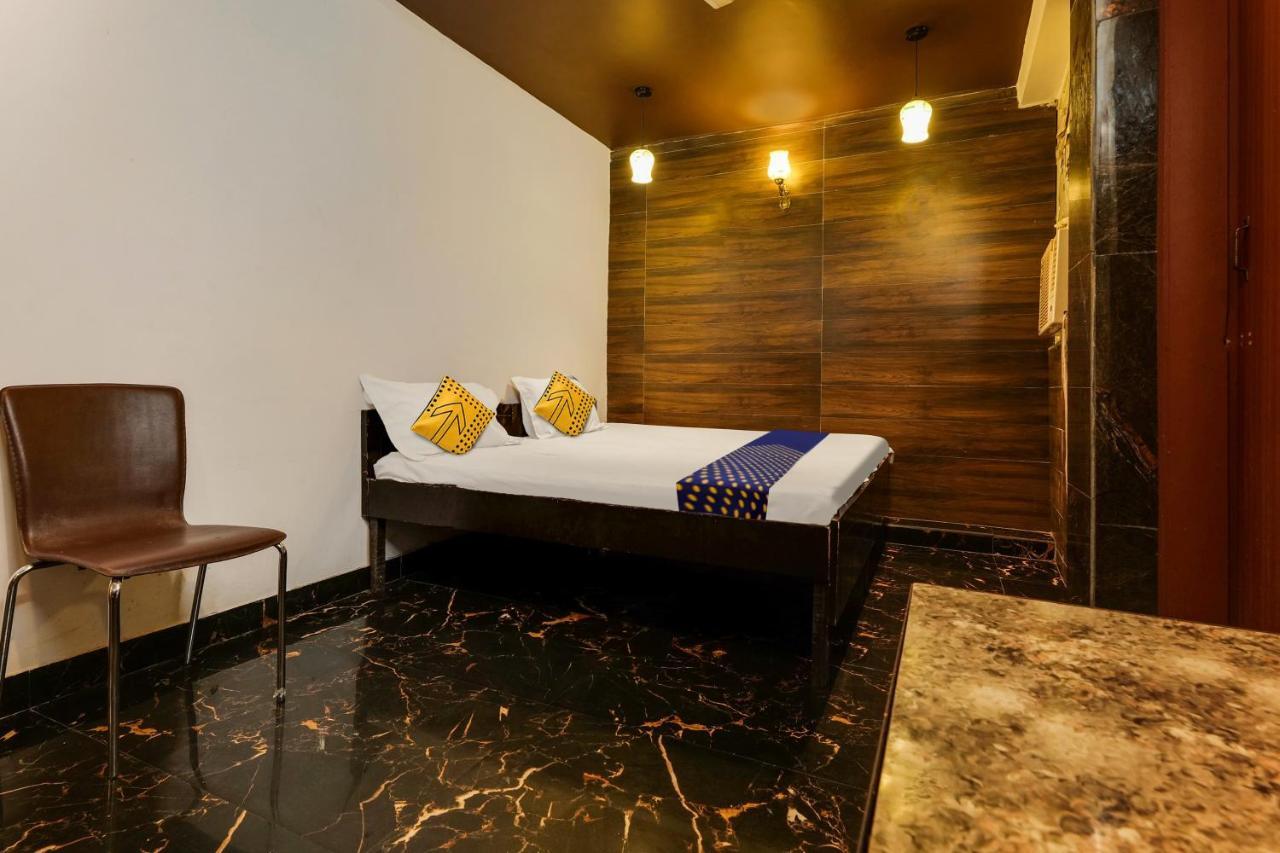 Oyo Flagship 81486 Hotel Mahalaxmi Guesthouse Нью-Дели Экстерьер фото