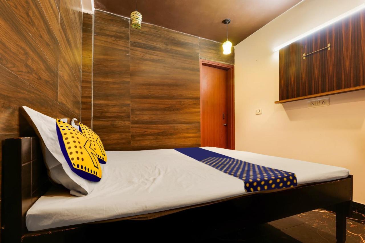 Oyo Flagship 81486 Hotel Mahalaxmi Guesthouse Нью-Дели Экстерьер фото