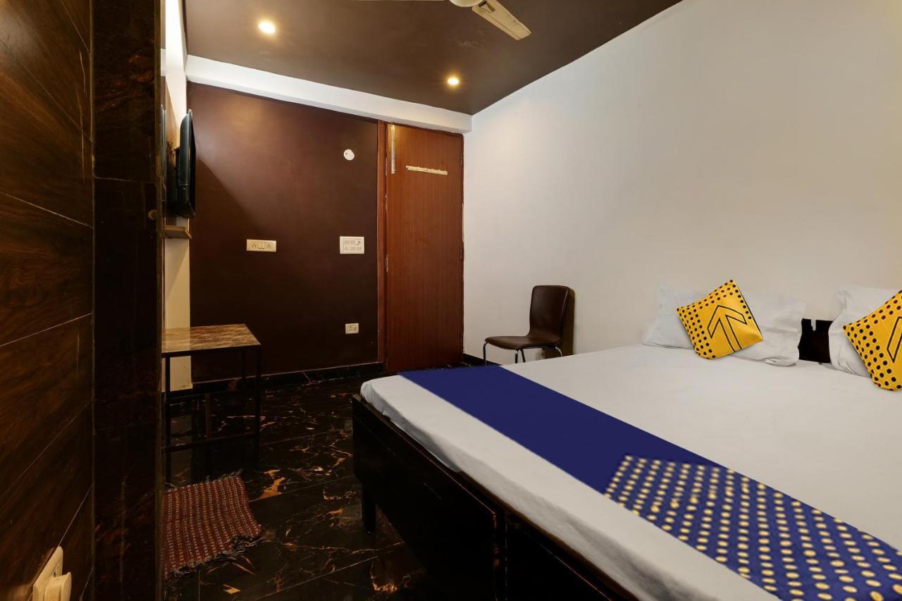 Oyo Flagship 81486 Hotel Mahalaxmi Guesthouse Нью-Дели Экстерьер фото