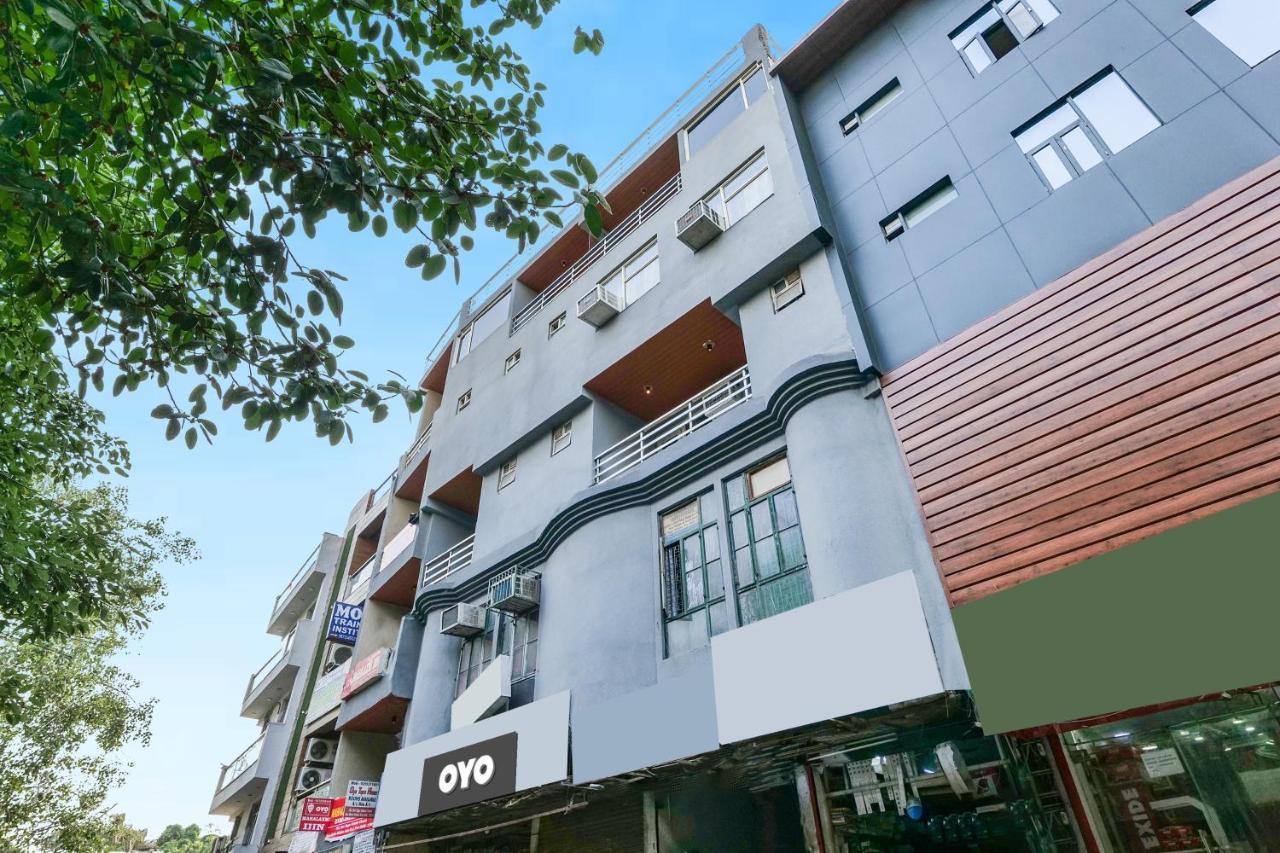 Oyo Flagship 81486 Hotel Mahalaxmi Guesthouse Нью-Дели Экстерьер фото