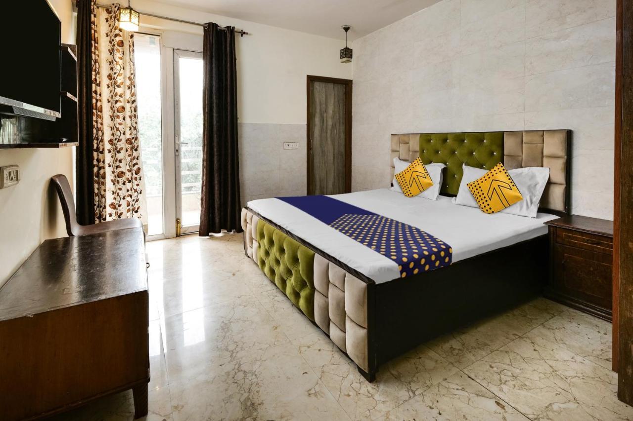 Oyo Flagship 81486 Hotel Mahalaxmi Guesthouse Нью-Дели Экстерьер фото